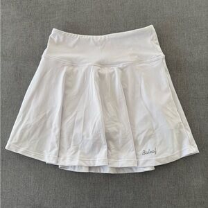 Baleaf women’s white pleated tennis skort, size small.
